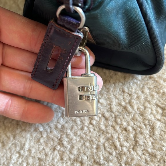 Prada purse authentic - Picture 6 of 10